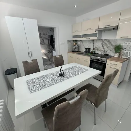 Peti Centrum Галанта